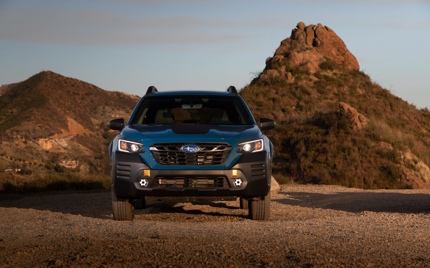 Comparison Subaru Outback Wilderness 2022 vs Toyota 4Runner TRD Sport 2022 SUV Drive